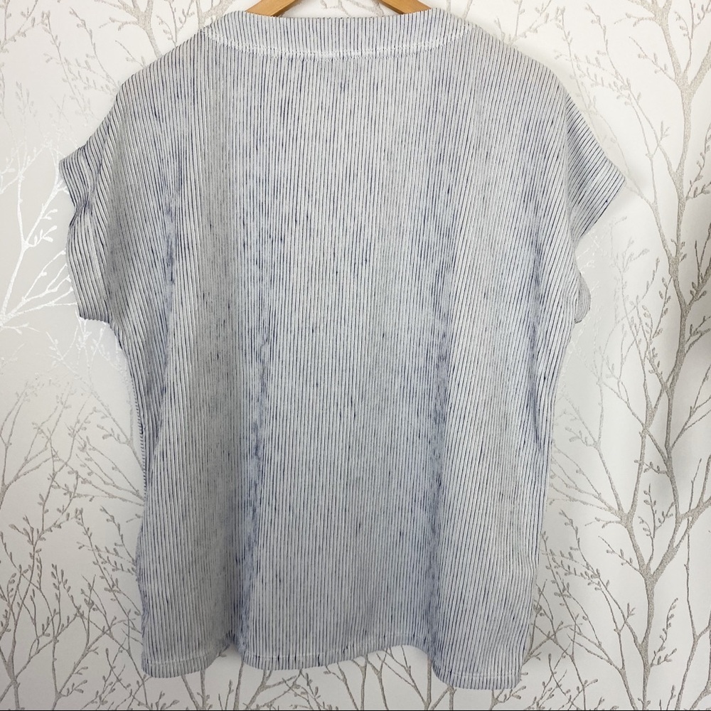 JONES NEW YORK Textured With Button Detail Top L - Picture 3 of 9